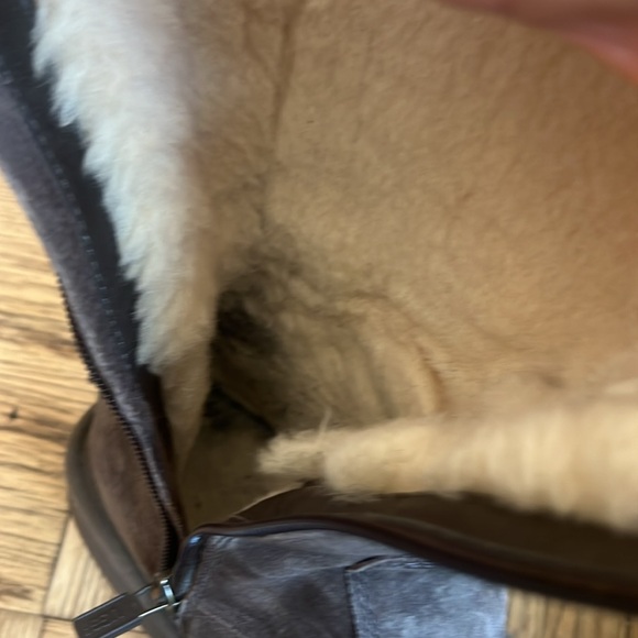 Chocolate Alber UGGs with Zipper (Size 6) - Picture 13 of 16